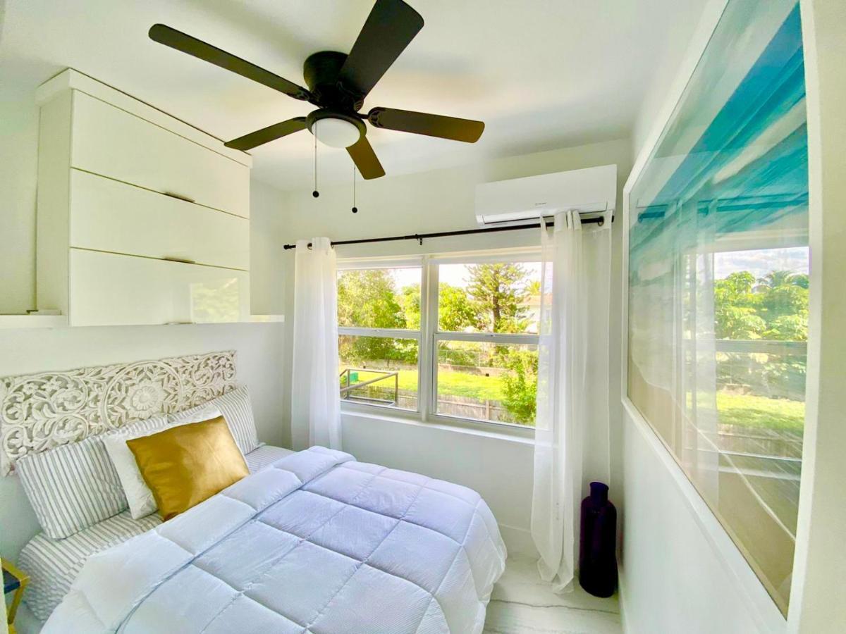 3 Seasons At The Carrington 3 Separate 2 Bedroom 1 Bathroom Apartments And A 3 Bedroom 2 Bathroom Villa Miami Exteriör bild
