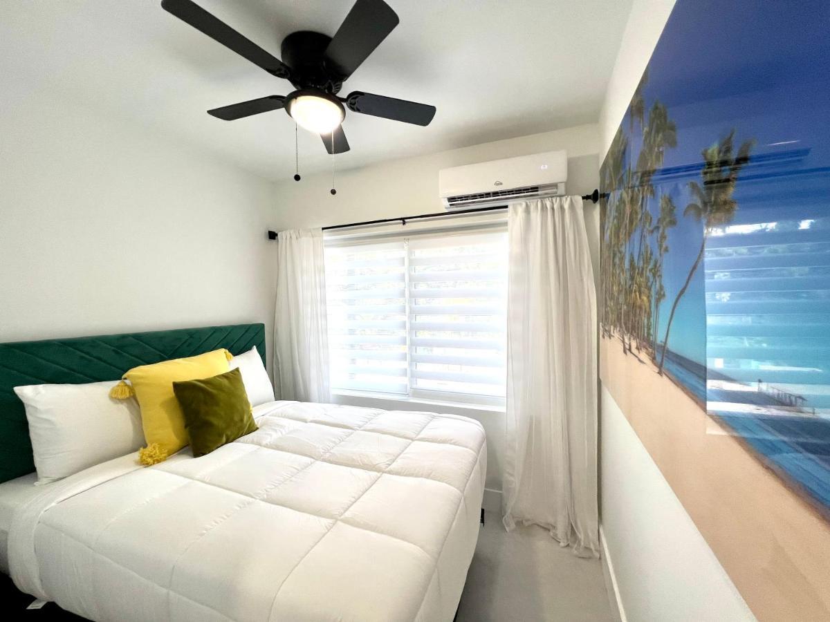 3 Seasons At The Carrington 3 Separate 2 Bedroom 1 Bathroom Apartments And A 3 Bedroom 2 Bathroom Villa Miami Exteriör bild