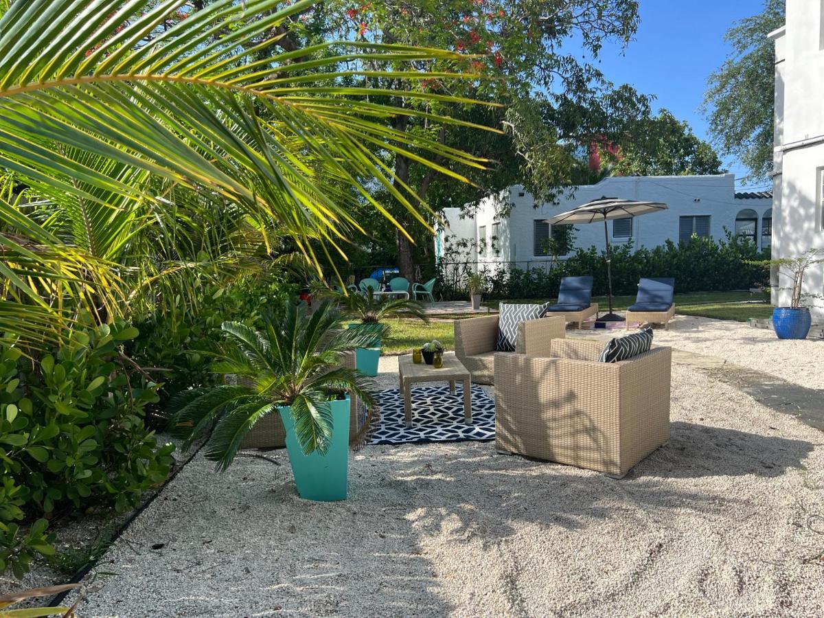 3 Seasons At The Carrington 3 Separate 2 Bedroom 1 Bathroom Apartments And A 3 Bedroom 2 Bathroom Villa Miami Exteriör bild