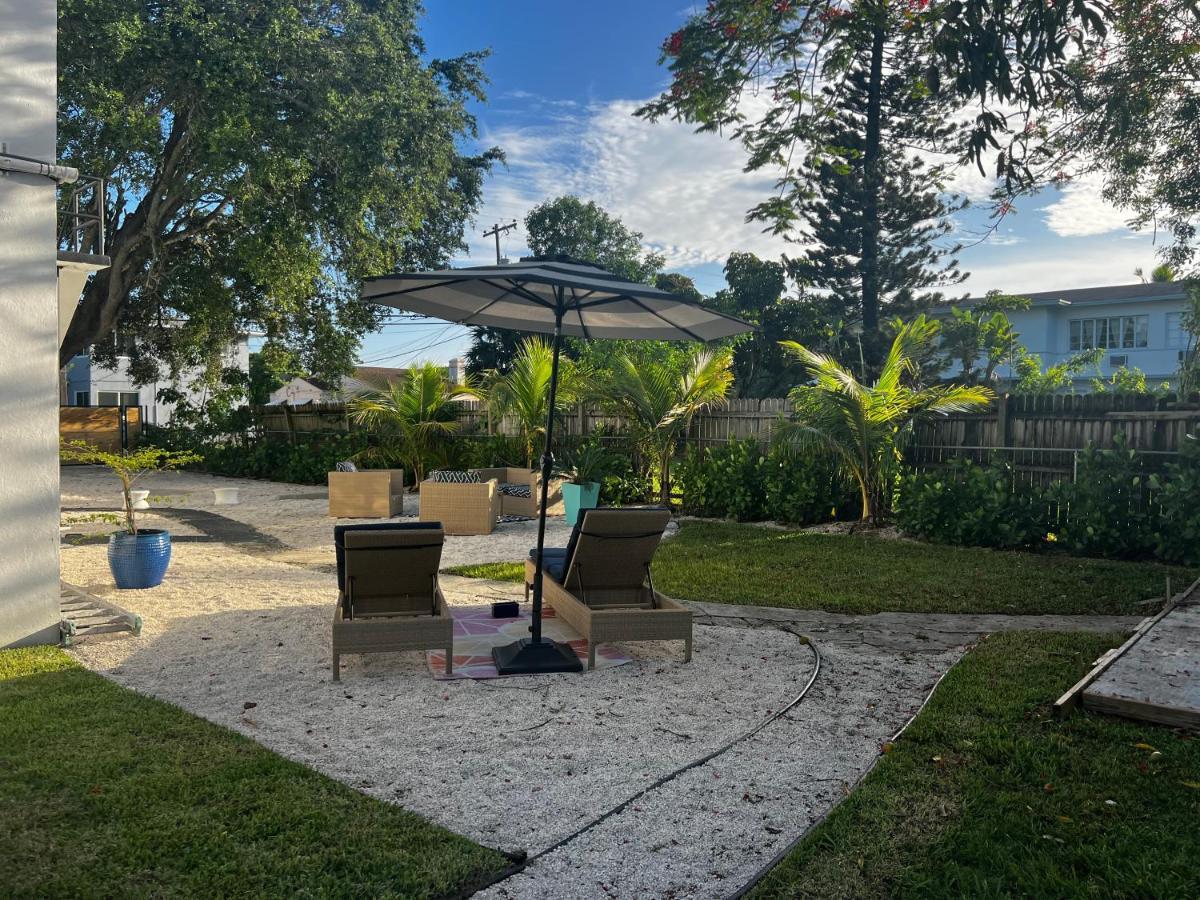3 Seasons At The Carrington 3 Separate 2 Bedroom 1 Bathroom Apartments And A 3 Bedroom 2 Bathroom Villa Miami Exteriör bild
