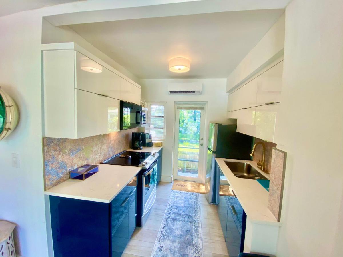 3 Seasons At The Carrington 3 Separate 2 Bedroom 1 Bathroom Apartments And A 3 Bedroom 2 Bathroom Villa Miami Exteriör bild