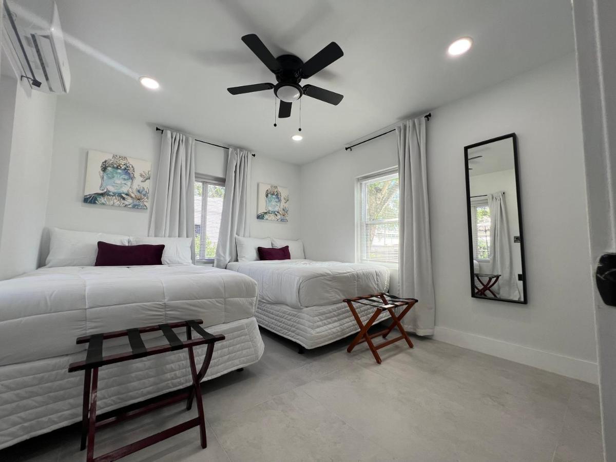 3 Seasons At The Carrington 3 Separate 2 Bedroom 1 Bathroom Apartments And A 3 Bedroom 2 Bathroom Villa Miami Exteriör bild