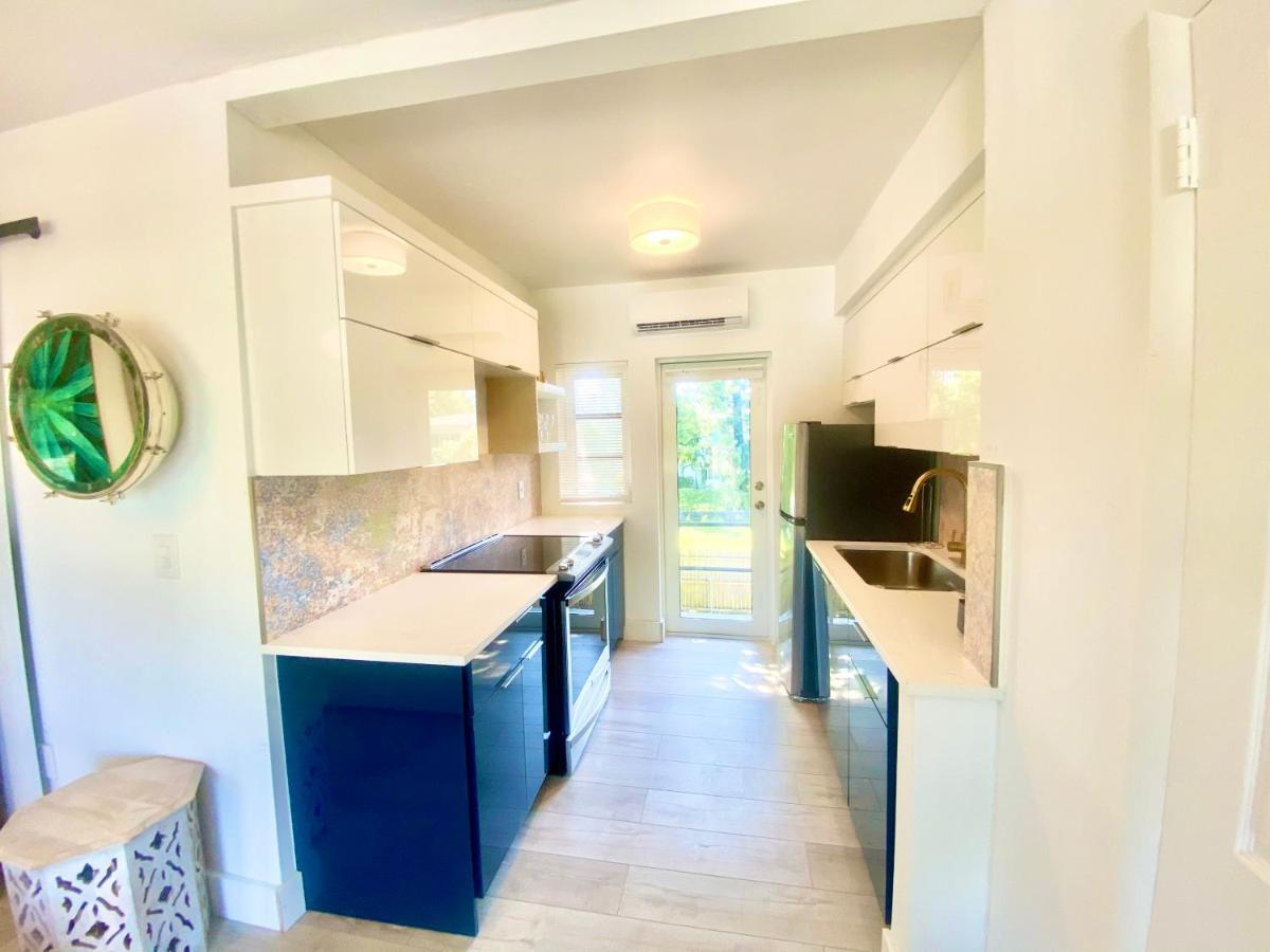 3 Seasons At The Carrington 3 Separate 2 Bedroom 1 Bathroom Apartments And A 3 Bedroom 2 Bathroom Villa Miami Exteriör bild
