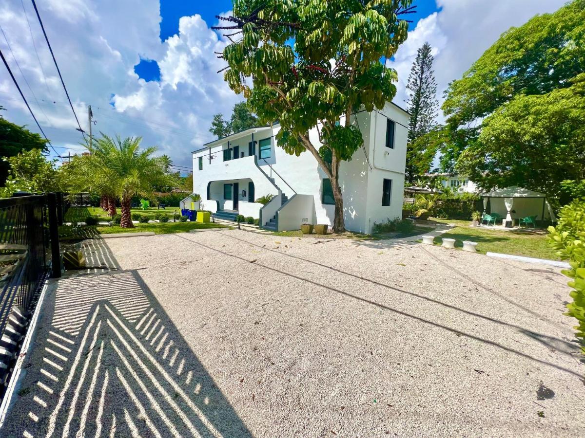 3 Seasons At The Carrington 3 Separate 2 Bedroom 1 Bathroom Apartments And A 3 Bedroom 2 Bathroom Villa Miami Exteriör bild