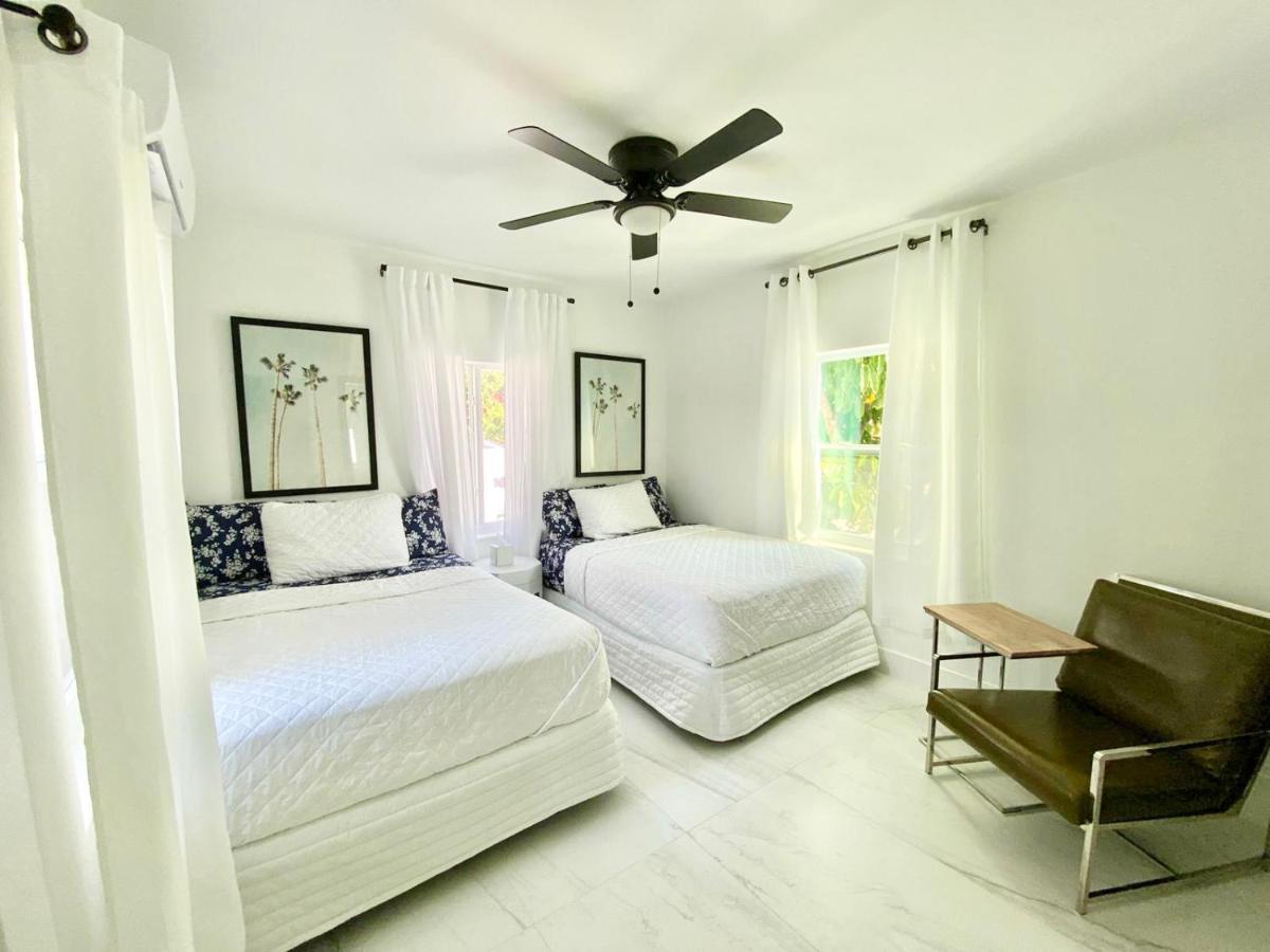 3 Seasons At The Carrington 3 Separate 2 Bedroom 1 Bathroom Apartments And A 3 Bedroom 2 Bathroom Villa Miami Exteriör bild