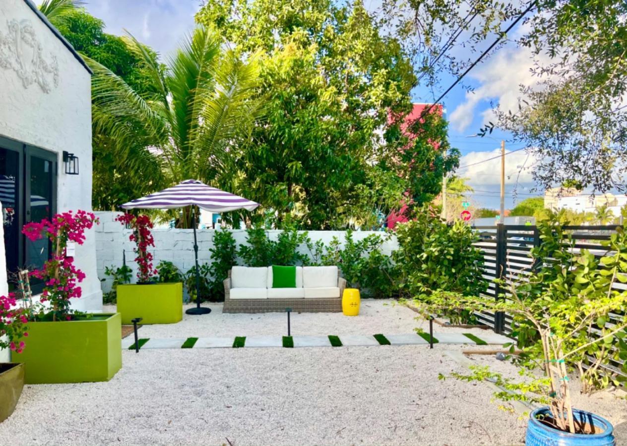 3 Seasons At The Carrington 3 Separate 2 Bedroom 1 Bathroom Apartments And A 3 Bedroom 2 Bathroom Villa Miami Exteriör bild