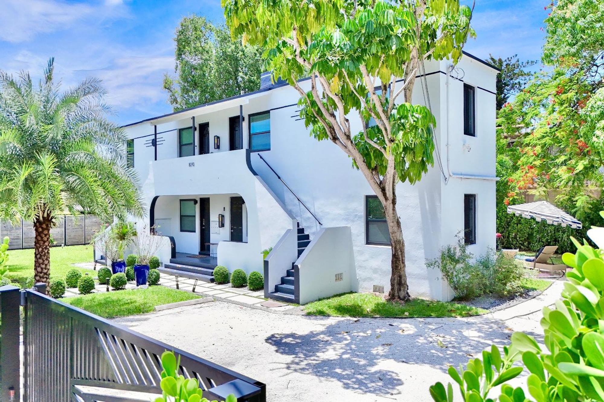 3 Seasons At The Carrington 3 Separate 2 Bedroom 1 Bathroom Apartments And A 3 Bedroom 2 Bathroom Villa Miami Exteriör bild