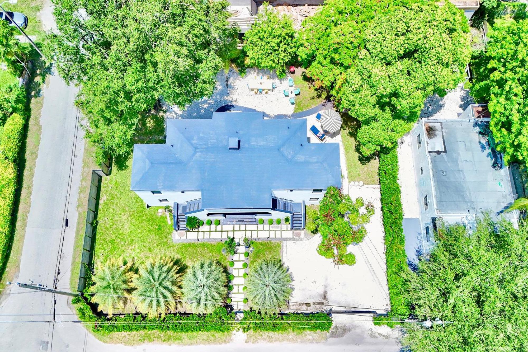 3 Seasons At The Carrington 3 Separate 2 Bedroom 1 Bathroom Apartments And A 3 Bedroom 2 Bathroom Villa Miami Exteriör bild